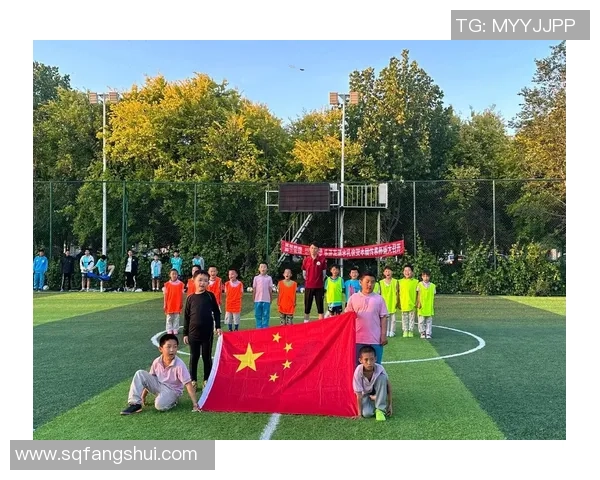 第一次踢足球的快乐与挑战让我体会到团队合作的重要性